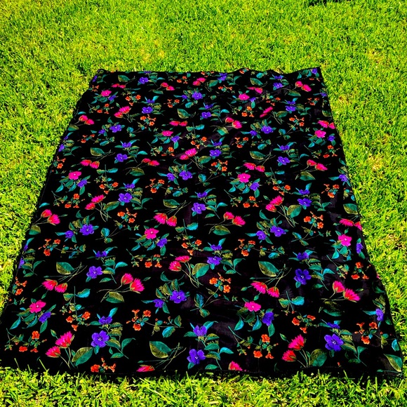 Purple/Black Floral SARONG Beach Wrap Skirt Summer Scarf 69”x52” - Picture 1 of 2